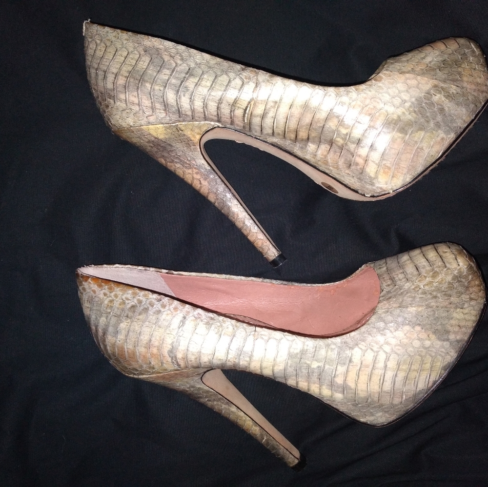 👠 👠 Pre-owened Vince Camuto High Heels
